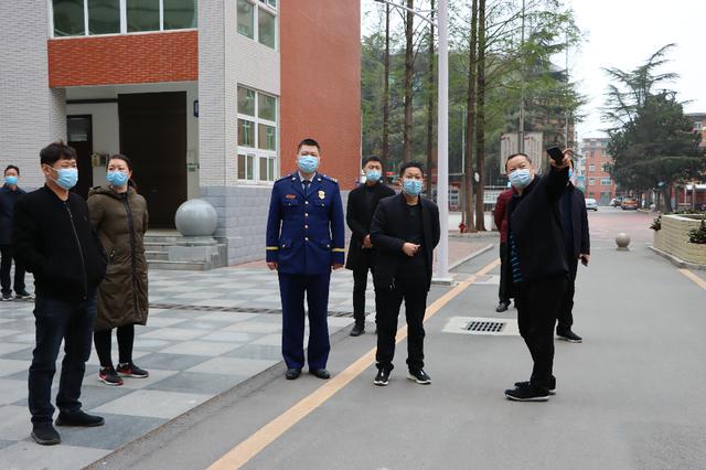 市教育局對南陽一中、南陽五中高三開學準備工作開展檢查驗收