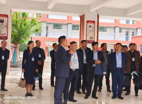 高新區(qū)開展中小學(xué)校管理“大觀摩、大評比、大提升”活動